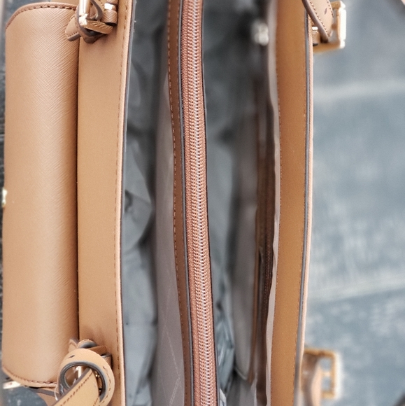 Michael Kors Jet Set Large Tote & Wallet Bundle - Picture 5 of 8